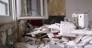 Демонтаж хрущевки в Анапе - удаление старых полов и стен по выгодной цене от 1764 рублей.